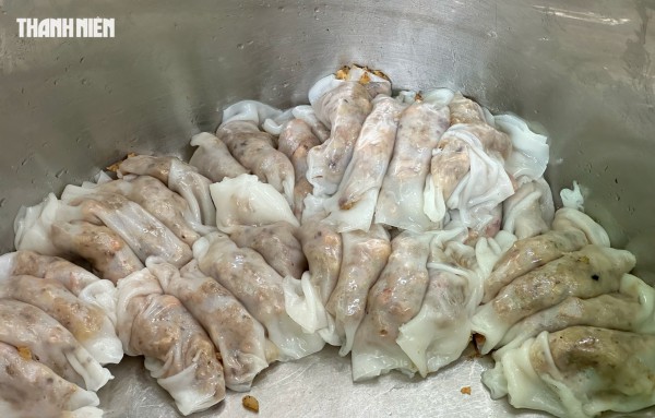Quán bánh cuốn Michelin ở trung tâm TP.HCM: Thâm niên 65 năm, bà chủ có thói quen đặc biệt