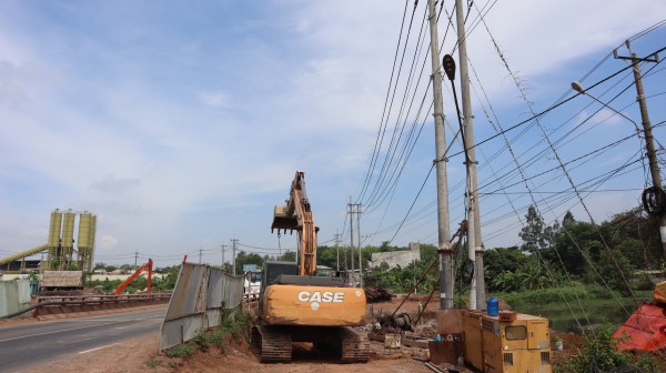 Dự án mở rộng quốc lộ 14 lo nghẽn tiến độ vì... vướng điện lưới