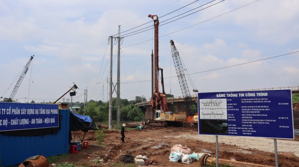 Dự án mở rộng quốc lộ 14 lo nghẽn tiến độ vì... vướng điện lưới