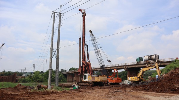 Dự án mở rộng quốc lộ 14 lo nghẽn tiến độ vì... vướng điện lưới