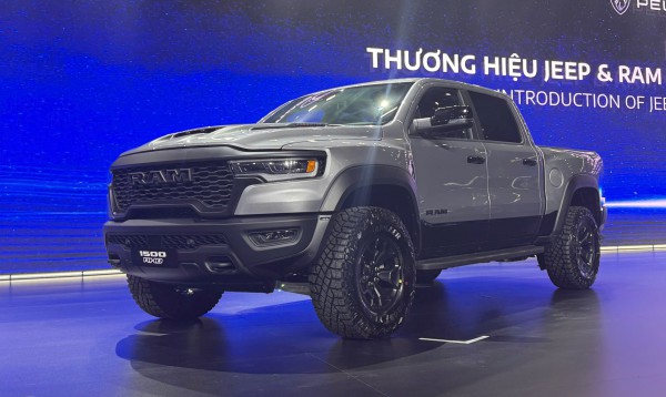 Giá gần 5,5 tỉ, bán tải 'khủng long' RAM 1500 RHO có gì vượt trội?
