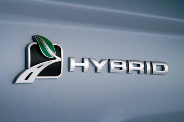 Hybrid và xe nhập khẩu tăng trưởng tốt ở thị trường ô tô Việt