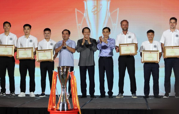 Bộ trưởng Lương Tam Quang chúc mừng thành tích xuất sắc của CLB CAHN: Chức vô địch V-League rất xứng đáng