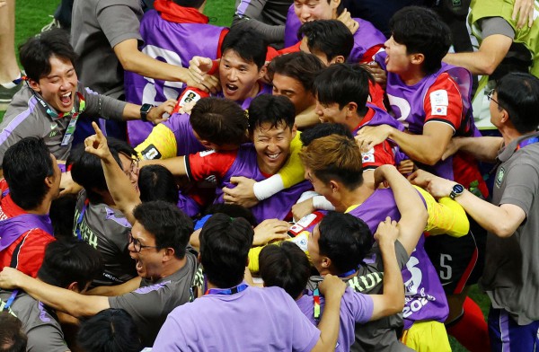 Son Heung-min mờ nhạt, Hàn Quốc vẫn thắng kịch tính: Đẳng cấp 'chiến binh Taeguk'