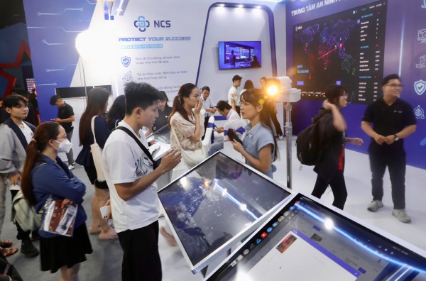 Gala 'Tổ quốc bình yên': Tái hiện 80 năm lịch sử An ninh nhân dân Gala 'Tổ quốc bình yên': Tái hiện 80 năm lịch sử An ninh nhân dân