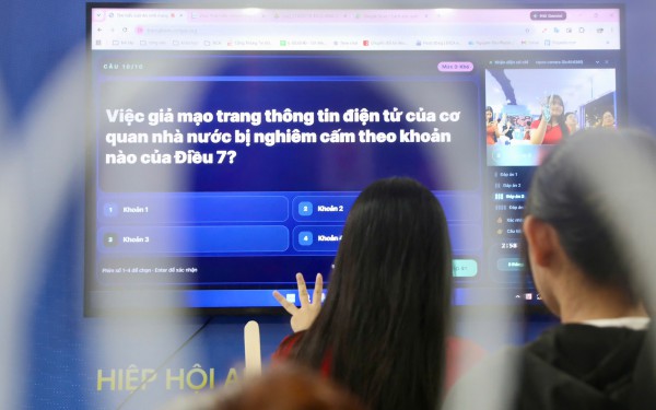 Gala 'Tổ quốc bình yên': Tái hiện 80 năm lịch sử An ninh nhân dân Gala 'Tổ quốc bình yên': Tái hiện 80 năm lịch sử An ninh nhân dân