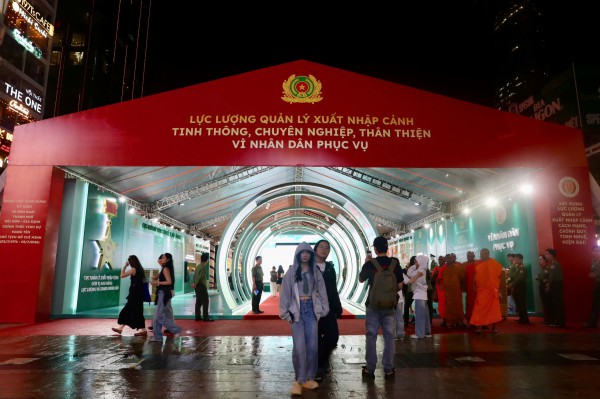 Gala 'Tổ quốc bình yên': Tái hiện 80 năm lịch sử An ninh nhân dân Gala 'Tổ quốc bình yên': Tái hiện 80 năm lịch sử An ninh nhân dân