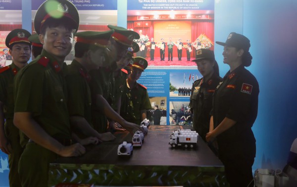 Gala 'Tổ quốc bình yên': Tái hiện 80 năm lịch sử An ninh nhân dân Gala 'Tổ quốc bình yên': Tái hiện 80 năm lịch sử An ninh nhân dân