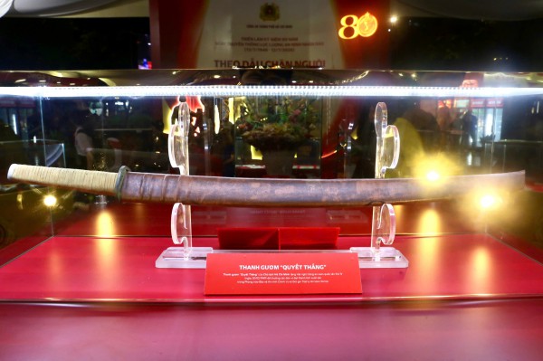 Gala 'Tổ quốc bình yên': Tái hiện 80 năm lịch sử An ninh nhân dân Gala 'Tổ quốc bình yên': Tái hiện 80 năm lịch sử An ninh nhân dân