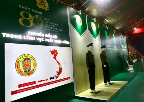Gala 'Tổ quốc bình yên': Tái hiện 80 năm lịch sử An ninh nhân dân Gala 'Tổ quốc bình yên': Tái hiện 80 năm lịch sử An ninh nhân dân
