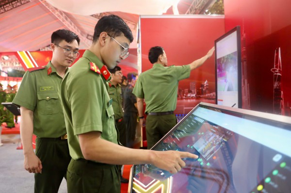 Gala 'Tổ quốc bình yên': Tái hiện 80 năm lịch sử An ninh nhân dân Gala 'Tổ quốc bình yên': Tái hiện 80 năm lịch sử An ninh nhân dân