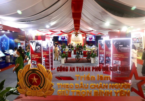 Gala 'Tổ quốc bình yên': Tái hiện 80 năm lịch sử An ninh nhân dân Gala 'Tổ quốc bình yên': Tái hiện 80 năm lịch sử An ninh nhân dân