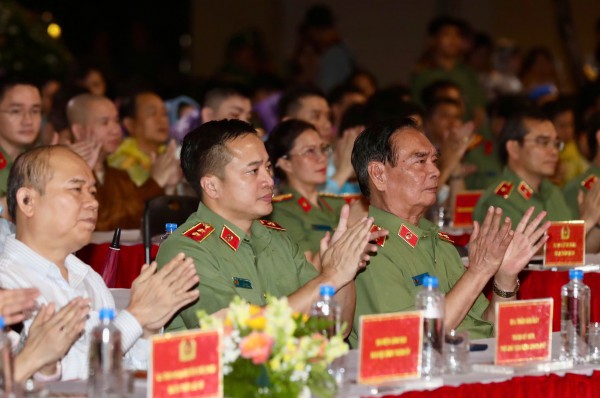Khai mạc chuỗi sự kiện Gala 'Tổ quốc bình yên' tại phố đi bộ Nguyễn Huệ