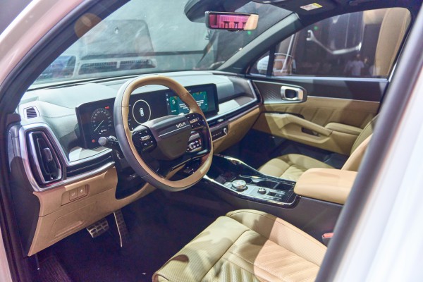 KIA Sorento hybrid có lợi thế nào cạnh tranh trong phân khúc xe 7 chỗ?