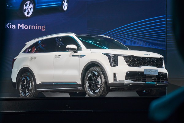 KIA Sorento hybrid có lợi thế nào cạnh tranh trong phân khúc xe 7 chỗ?
