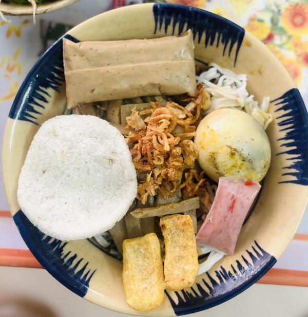 Quán bún cua thối Gia Lai hiếm có ở TP.HCM: 'Thum thủm mà… lỡ ghiền!'