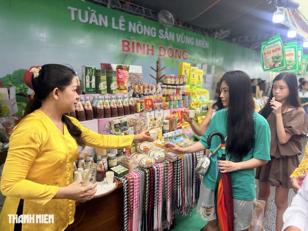 Loạt trái cây độc lạ hút khách tại tuần lễ nông sản vùng miền Bình Đông Loạt trái cây độc lạ hút khách tại tuần lễ nông sản vùng miền Bình Đông