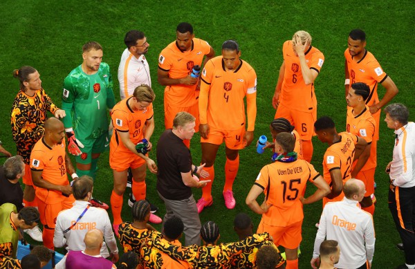 Depay gây phẫn nộ vì đánh vào mặt cầu thủ Nhật Bản, video lộ chứng cứ ‘rành rành’: VAR bị réo tên