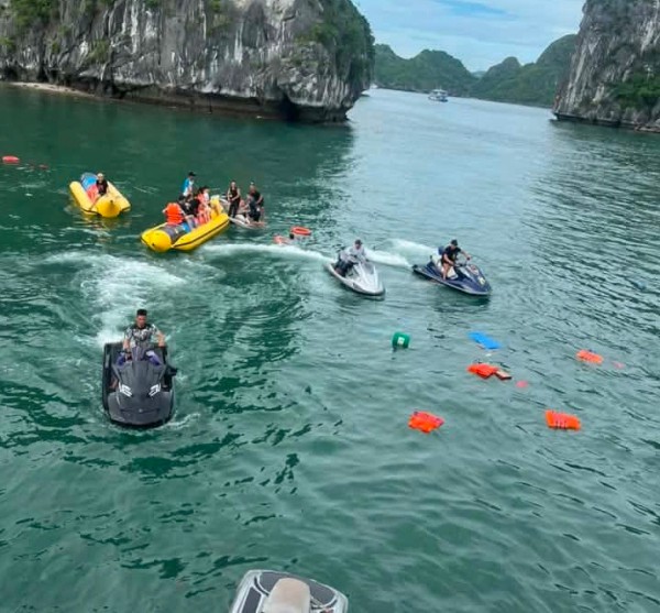 Khẩn trương điều tra vụ lật tàu du lịch trên vịnh Lan Hạ