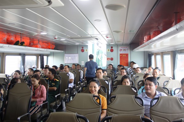 Giảm 10% vé tàu ra đảo Cồn Cỏ cho giáo viên, nhân viên ngành giáo dục Quảng Trị