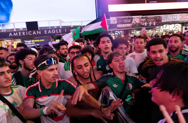 CĐV Argentina và Algeria ẩu đả, màn đấu trí giữa Messi với con trai Zidane sẽ cực nóng CĐV Argentina và Algeria ẩu đả, màn đấu trí giữa Messi với con trai Zidane sẽ cực nóng