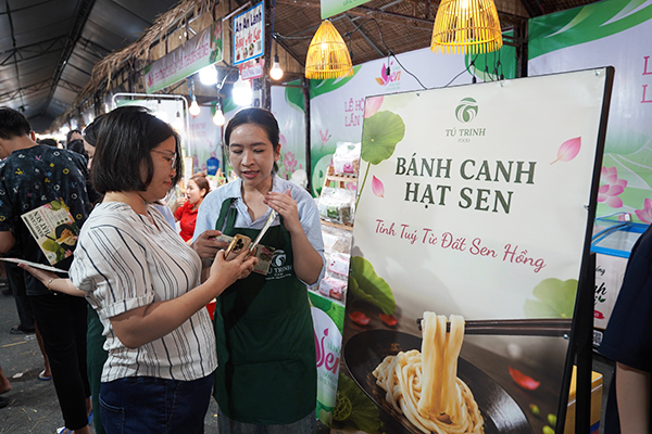 ruc-ro-dem-khai-mac-le-hoi-sen-dong-thap-2026-lan-toa-cau-chuyen-dat-sen-hong