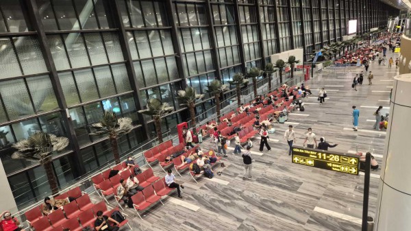Mua ảnh check-in giá 10.000 đồng/tấm để 'phông bạt' cuộc sống sang chảnh