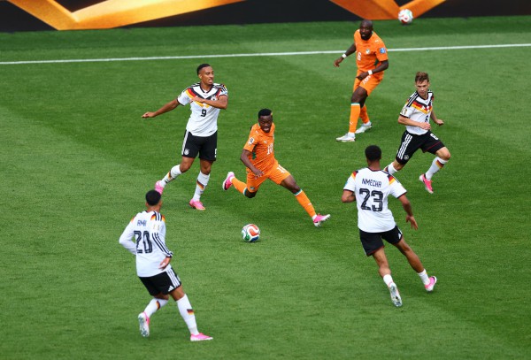 Đội tuyển Đức bị chê thiếu fair-play: Gần giống cách 'sao Thái Lan' Supachok sút tung lưới tuyển Việt Nam