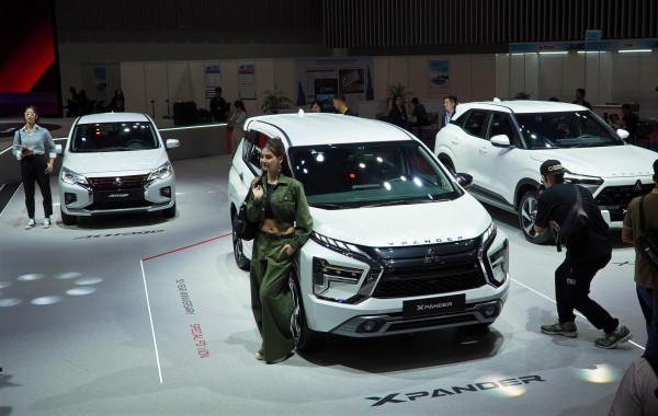 Xe gia đình cỡ nhỏ: Veloz Cross lao dốc doanh số, Xpander dẫn đầu nhóm xe xăng