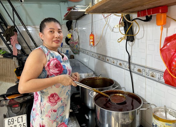 Bánh tầm cay đặc sản Cà Mau ở TP.HCM: Quán bình dân trong hẻm bán 24/7