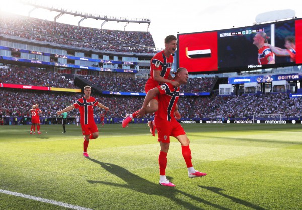 Haaland tỉnh queo, 'mặc kệ' nếu Na Uy thua Pháp: Lập kỷ lục ăn đứt Messi, Ronaldo, Mbappe Haaland tỉnh queo, 'mặc kệ' nếu Na Uy thua Pháp: Lập kỷ lục ăn đứt Messi, Ronaldo, Mbappe