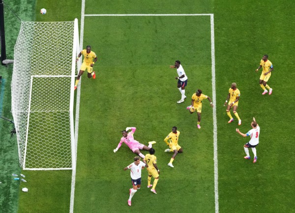 Đội tuyển Anh gây thất vọng vì 'lời nguyền vòng bảng', Harry Kane bất lực nhìn lịch sử lặp lại