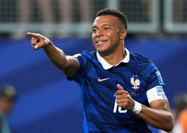 Messi dẫn đầu, Ronaldo trở lại: World Cup 2026 phá mọi chuẩn mực 'Chiếc giày vàng'
