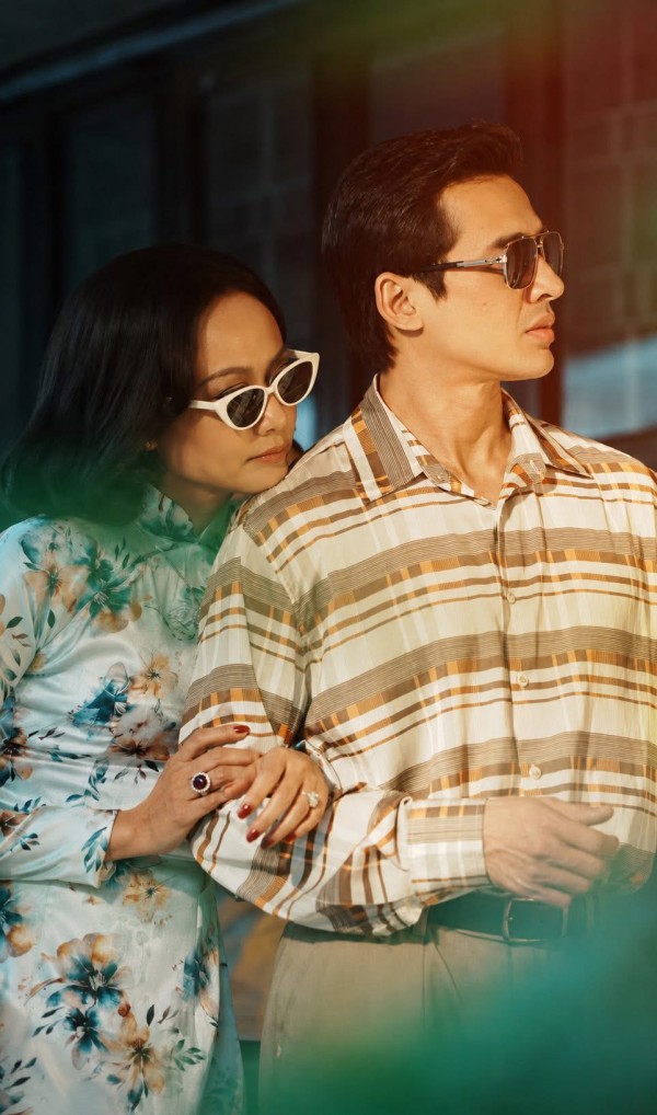Hồng Ánh mặc 15 bộ áo dài, khán giả khen vóc dáng quá chuẩn