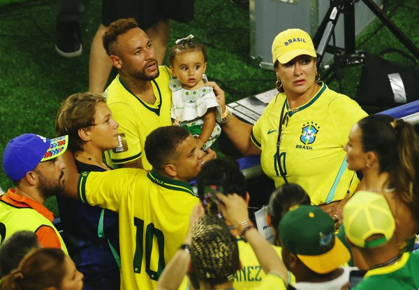 Sau gần 1.000 ngày, Neymar bật khóc khi được ra sân từ ghế dự bị trận Brazil thắng Scotland