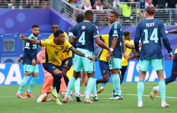 Ecuador thắng ngược Đức để tạo ra điều kỳ diệu, Bờ Biển Ngà làm nên lịch sử