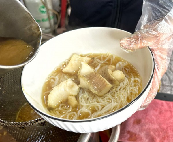 Ăn bún cá Châu Đốc nổi tiếng ở trung tâm TP.HCM, tìm giai thoại 'ngày xửa ngày xưa'