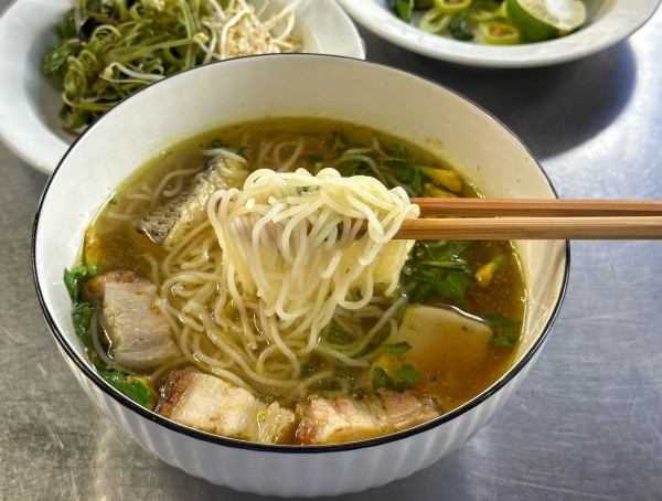 Ăn bún cá Châu Đốc nổi tiếng ở trung tâm TP.HCM, tìm giai thoại 'ngày xửa ngày xưa'