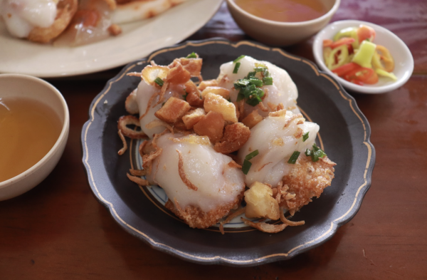 Gây bão mạng quốc tế, bánh ram ít Huế thành món 'best seller' ở nhiều quán TP.HCM