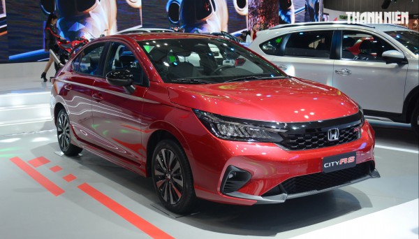 Ô tô gầm cao 5 - 7 chỗ hút khách, thị phần xe sedan dần 'teo tóp'
