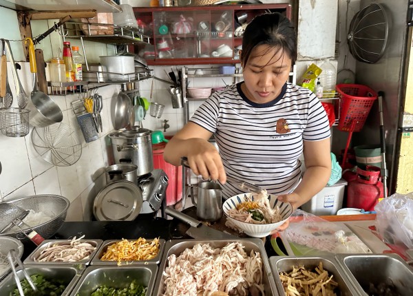 Quán ăn quê nhà ở TP.HCM 'đóng cửa sớm vì quá đông' sau loạt bài của Báo Thanh Niên