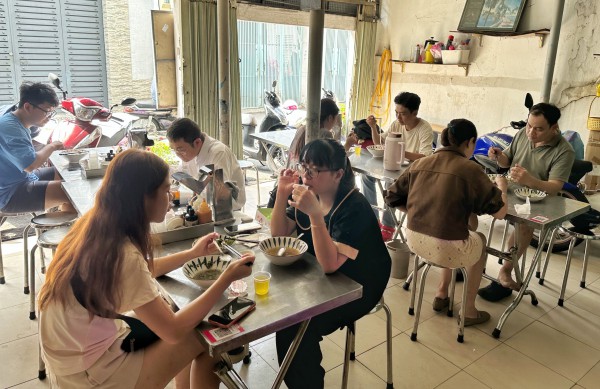 Quán ăn quê nhà ở TP.HCM 'đóng cửa sớm vì quá đông' sau loạt bài của Báo Thanh Niên