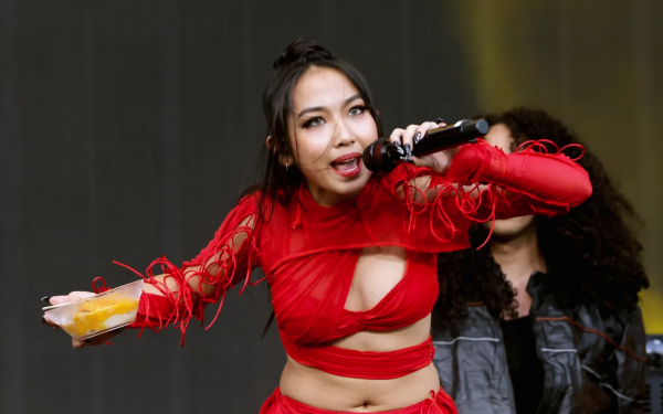 Giải mã phong cách thời trang cá tính của nữ rapper người Thái MILLI