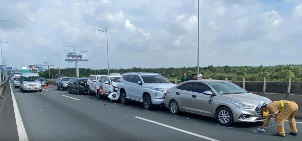 3 tình huống liên quan tới chuyển làn đường, nhiều tài xế bị phạt tới 6 triệu