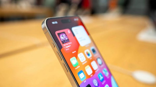Bí mật phía sau quyết định thay thép không gỉ bằng titan của Apple