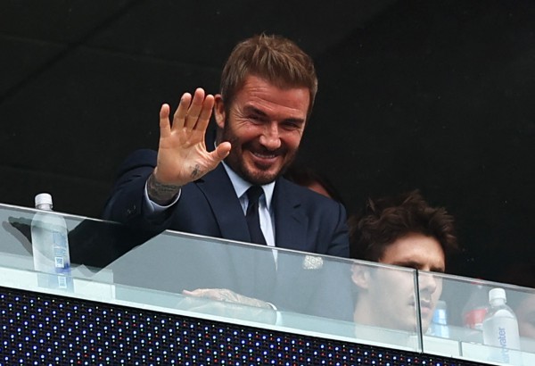 Biểu cảm gây sốt của Beckham trận Anh hòa nhạt Ghana: Hôn gió, gãi trán, ôm đầu thất vọng và…