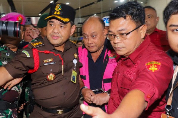 Chương trình bữa ăn miễn phí của Indonesia vướng bê bối, cựu lãnh đạo bị bắt