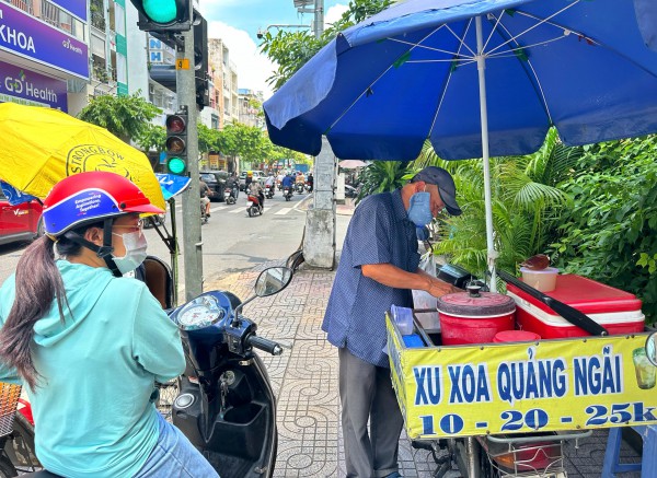 Chuyện sau những xe xu xoa biển số 76 ở TP.HCM: Chở theo hương vị quê Quảng Ngãi