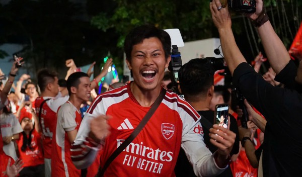 Diễn viên 'Mưa đỏ' thẫn thờ vì Arsenal bại trận!