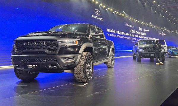 Giá gần 5,5 tỉ, bán tải 'khủng long' RAM 1500 RHO có gì vượt trội?